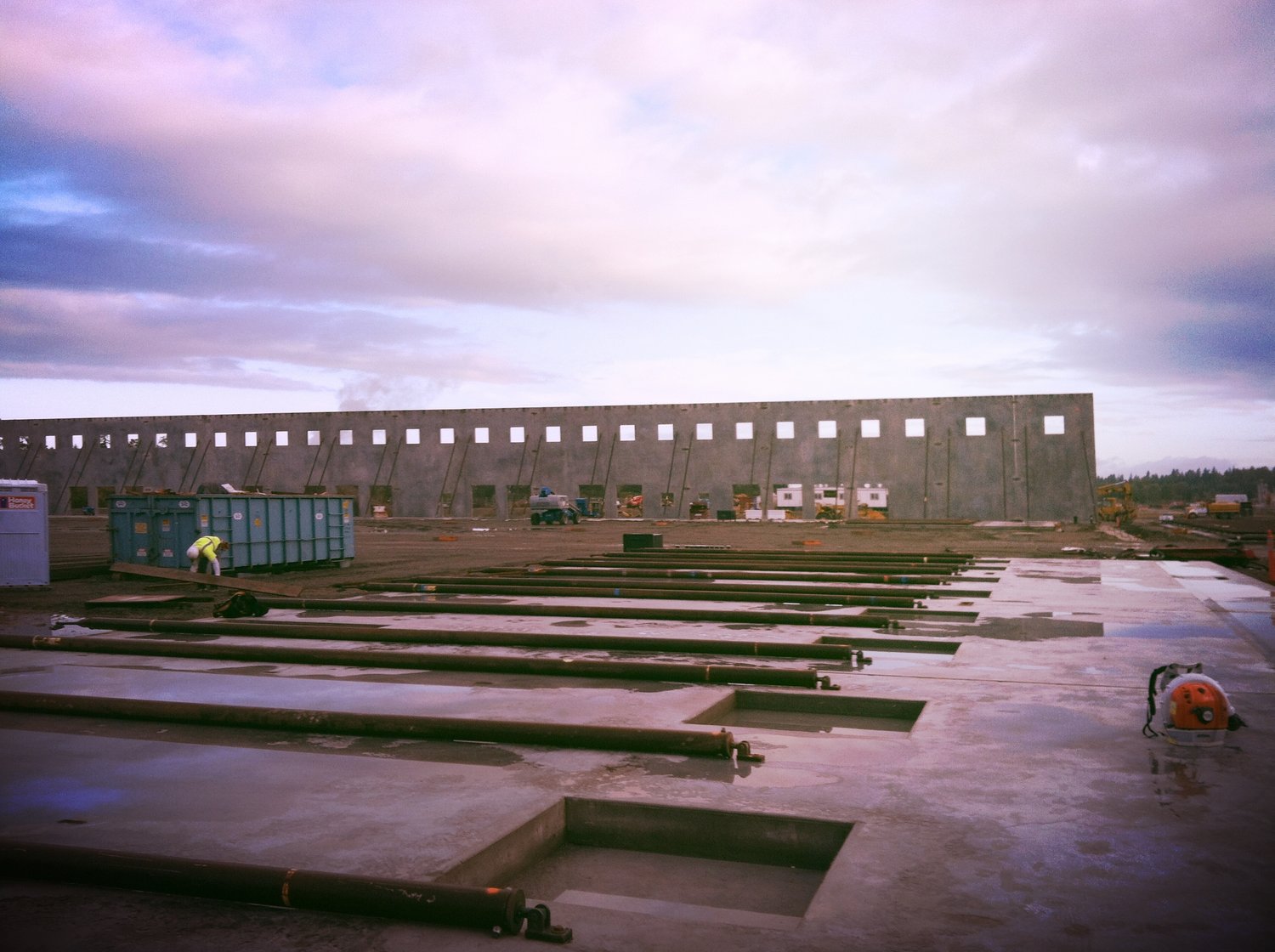 Niagara Bottling - panel layout and bracing on the slab at dawn